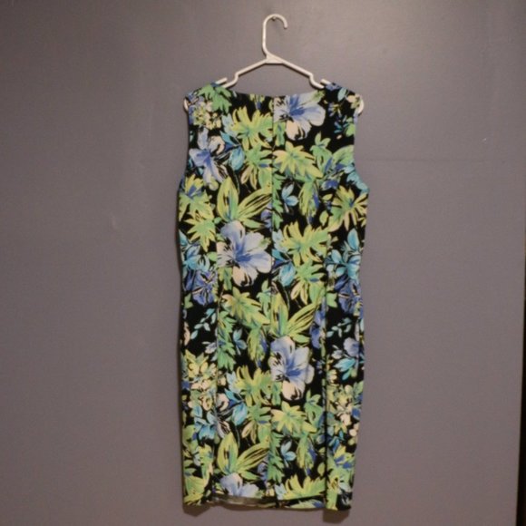 Green Midi Dress - Picture 2 of 3